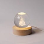 Φωτιζόμενη Μπάλα 6cm Χριστουγεννιάτικη Σχέδιο Άγιος Βασίλης Με Χριστουγεννιάτικο Δέντρο USB 6 ΘΕΡΜΑ ΛΕΥΚΑ SMD LED Bάση 7cm Προέκ