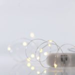 Χριστουγεννιάτικα Λαμπάκια 12 Mini LED Μπαταρίας 2xCR2032 Ασημί Χάλκινο Καλώδιο Θερμό Λευκό Aνα 10cm IP20
